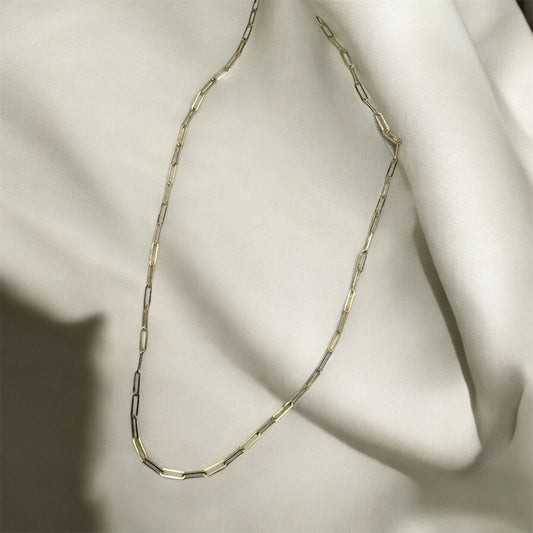Thin paperclip